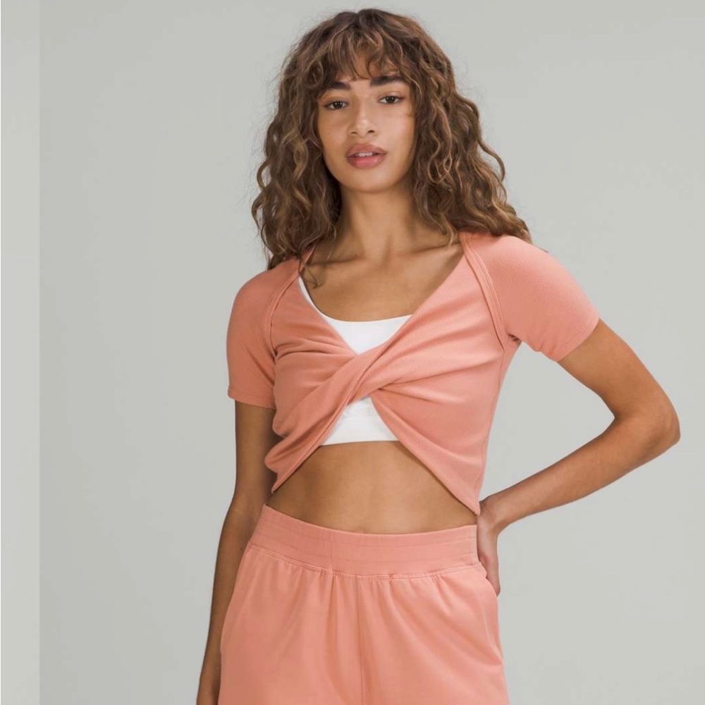 Lululemon LA Twist Front Crop Top size 6 pink Savannah
